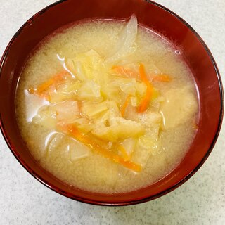 キャベツにんじん玉ねぎ小揚げの味噌汁